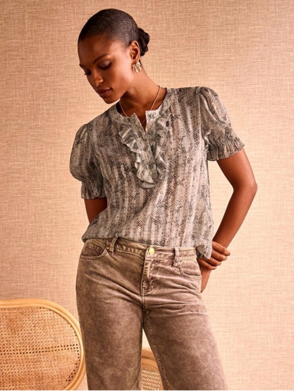 Cabi Ethereal Top. Short-Sleeve Snake-Print Blouse - Gray/brown